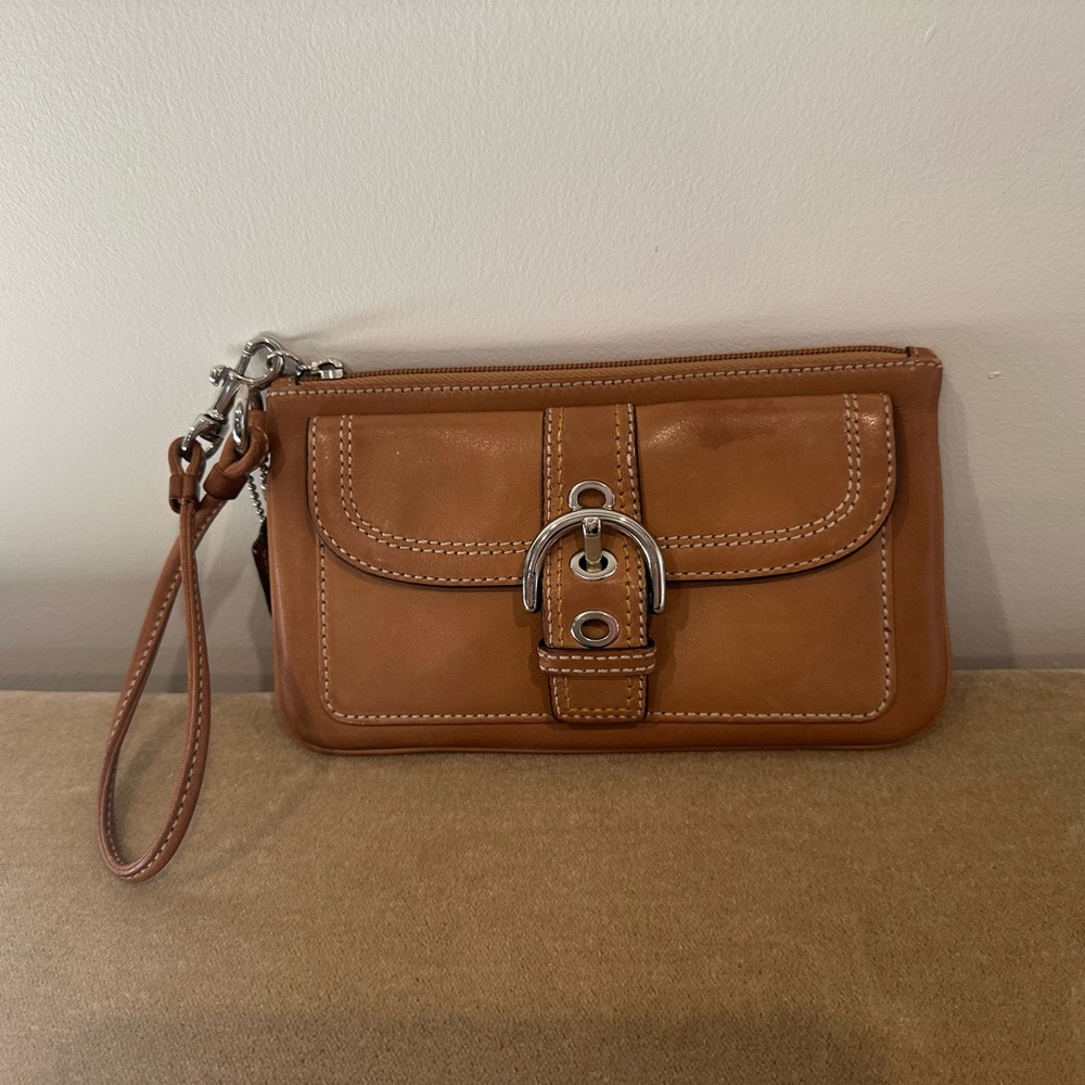 Vtg COACH Leather Wristlet with SoHo Buckle Detail